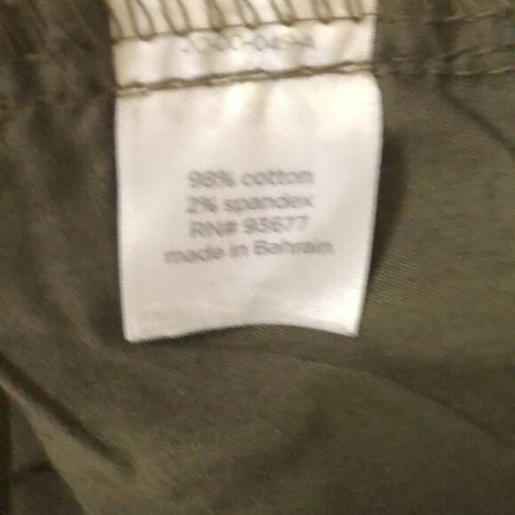 JCP Women’s Chino Zip Front Capri Style Pants Sz 12 P - Picture 3 of 9